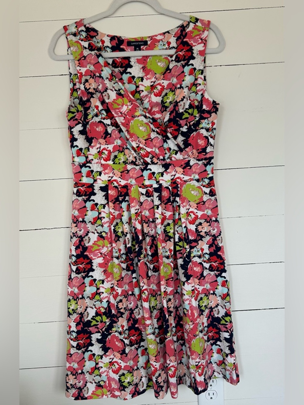 Lands End Stretchy Over the Head No Zips, Clips or Hooks! Size Medium. - Picture 2 of 5